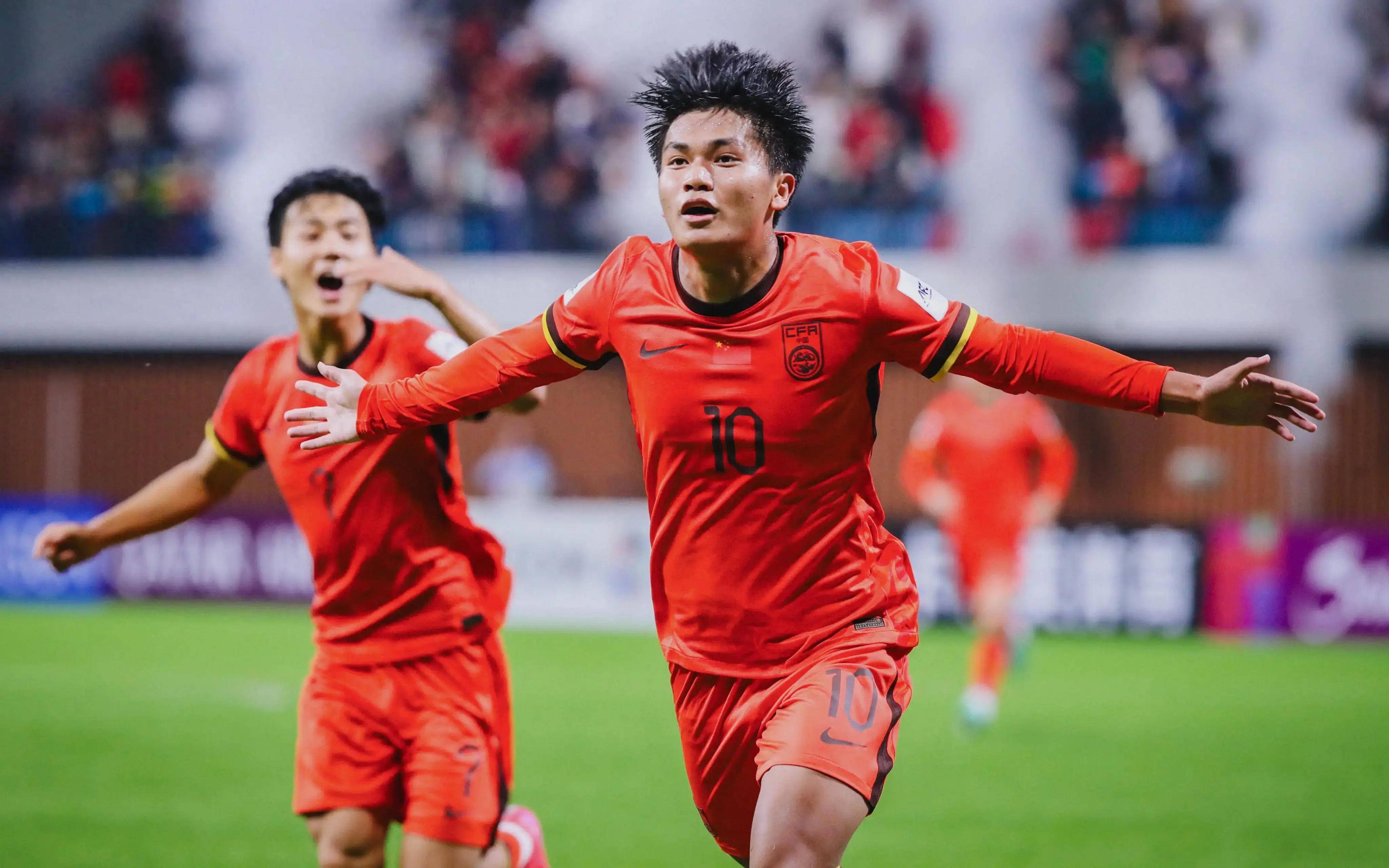 教练把发球 教练把发球